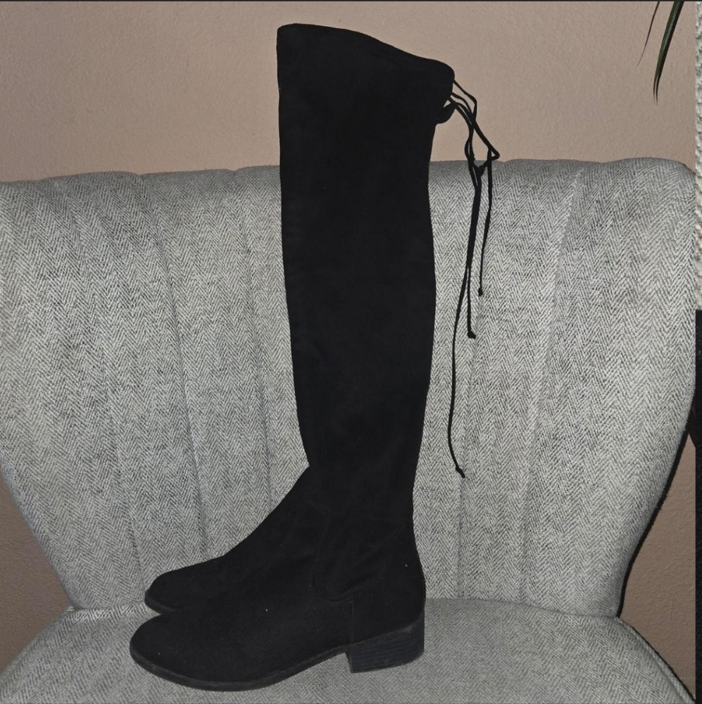 🦇Suede black thigh-high pointed boots🕸 (forever21)